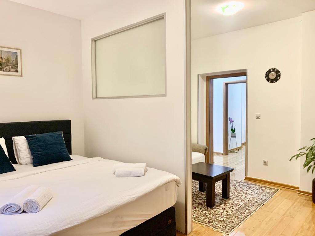 City Center Crown Apartment Belgrado Exterior foto